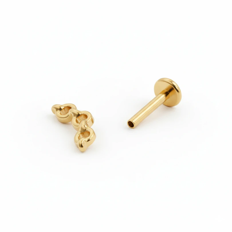 Labret i titan med kedja