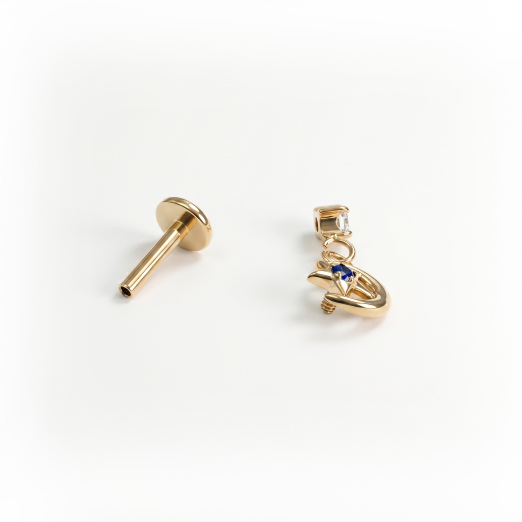 Titanlabret med måne, stjärna och hänge