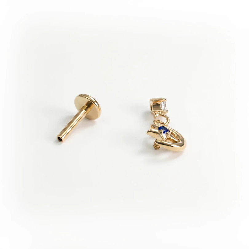 Titanlabret med måne, stjärna och hänge