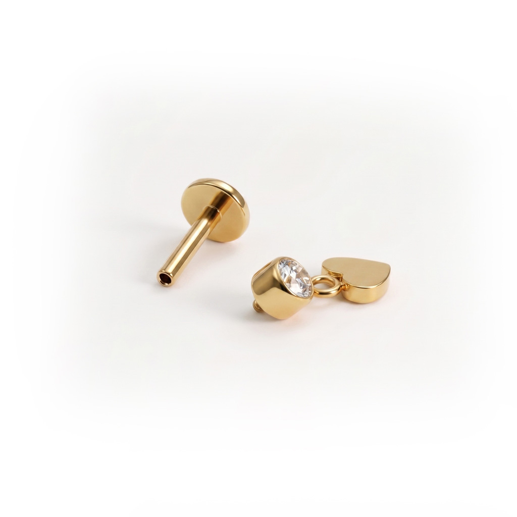 Titanlabret med hjärthänge