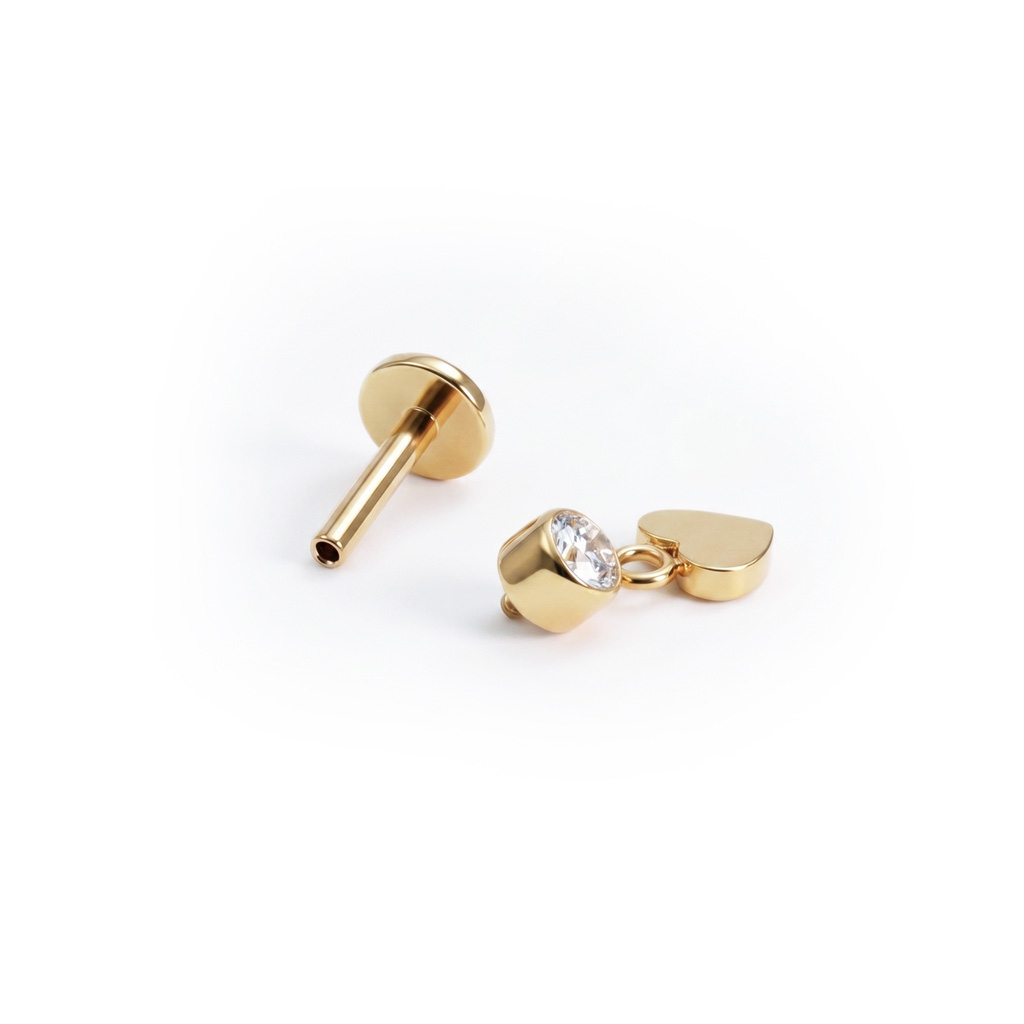 Titanlabret med hjärthänge