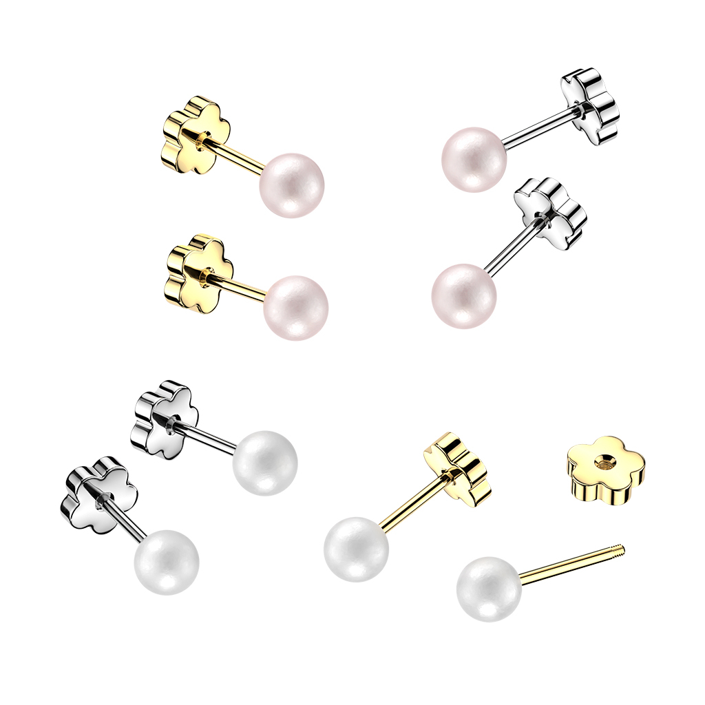 Par av pärlörhängen med gulliga blombaksidor