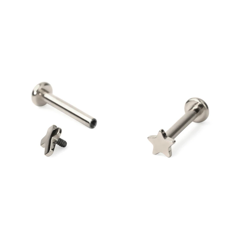Labret av titan med invändig gänga och olika designs