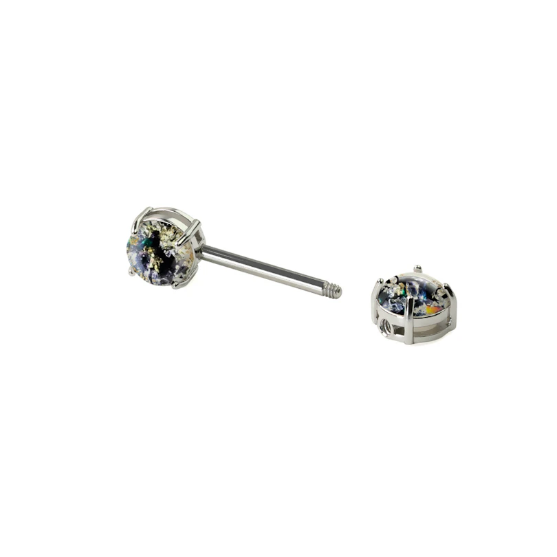 Bröstpiercing med lava look