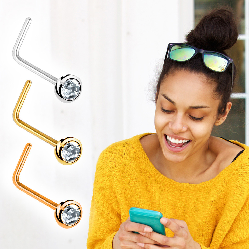 Näspiercing av 14 karat guld med inlagd sten