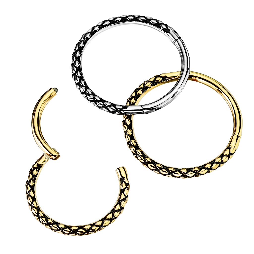 Segmentring med gångjärn och ormskinnsdesign