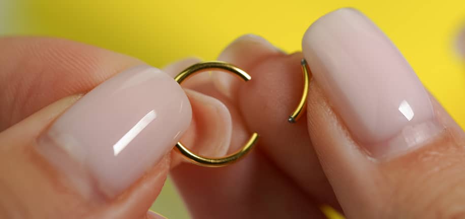 Öppna och Stäng Din Piercingring