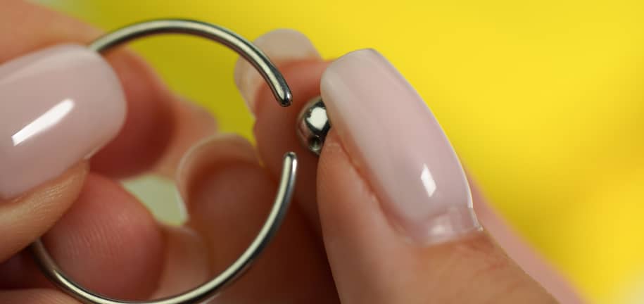 Säkert Öppna och Stänga Din Piercingring