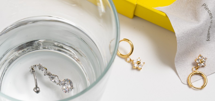 Rengör Piercingsmycken