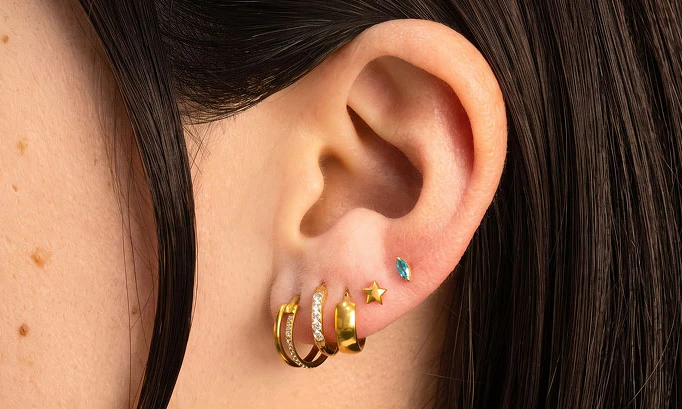 Öronpiercingsmycke i titan